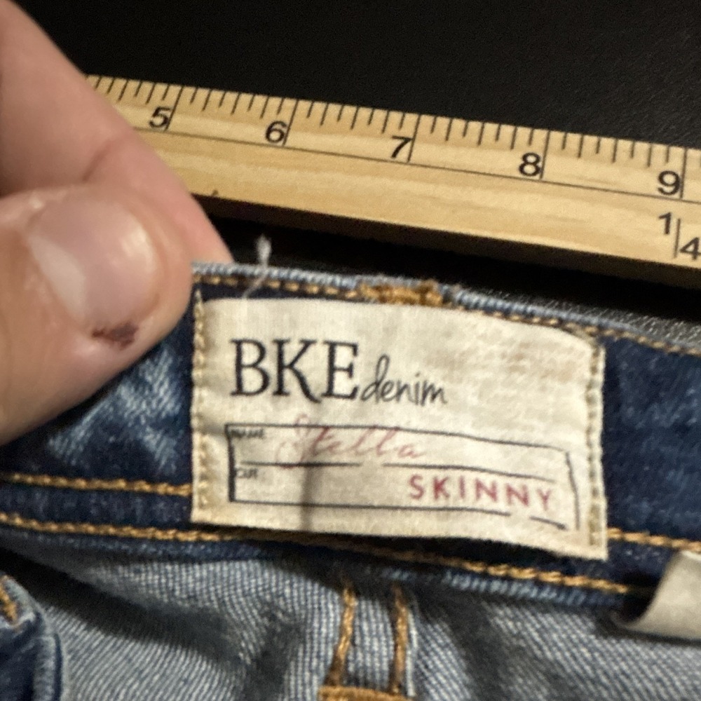BKE Woman's Skinny Mid Rise Medium Wash Blue Denim Jeans Distressed 29x25 - Picture 10 of 10